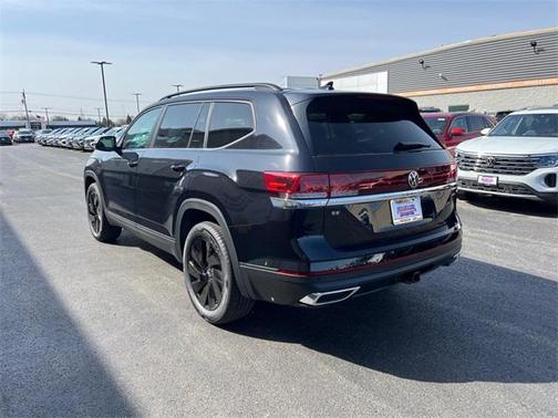 2025 Volkswagen Atlas 2.0T SE w/Technology 4MOTION