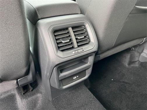 2025 Volkswagen Taos 1.5T SE Black