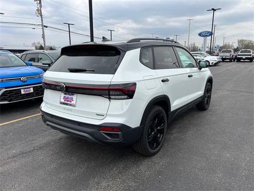 2025 Volkswagen Taos 1.5T SE Black