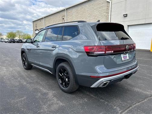 2025 Volkswagen Atlas 2.0T Peak Edition