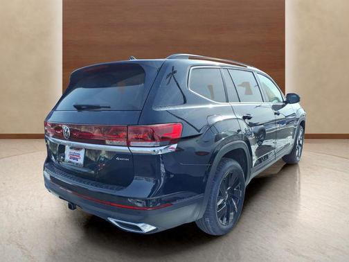 Deep Black Pearl 2026 Volkswagen Atlas 2.0T SE w/Technology 4MOTION