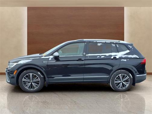 2024 Volkswagen Tiguan 2.0T Wolfsburg Edition