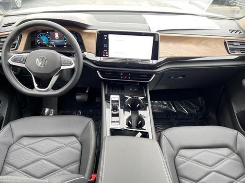 2025 Volkswagen Atlas 2.0T SE w/Technology 4MOTION