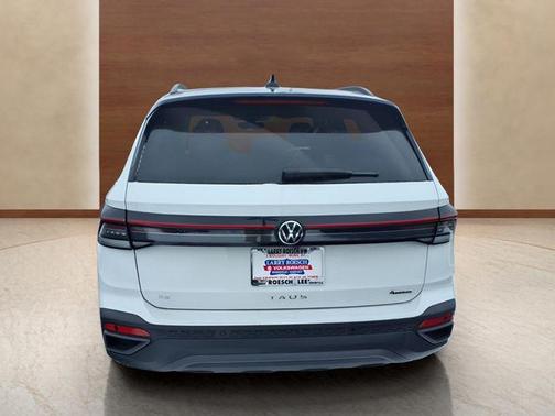 2025 Volkswagen Taos 1.5T SE Black