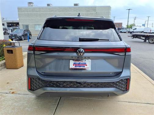 2025 Volkswagen Tiguan 2.0T SE R-Line Black 4MOTION