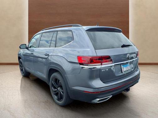 Platinum Gray Metallic 2023 Volkswagen Atlas 3.6L SE w/Technology