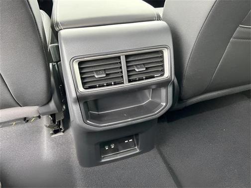 2025 Volkswagen Atlas Cross Sport 2.0T SE w/Technology 4MOTION
