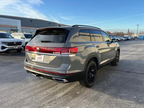 2025 Volkswagen Atlas 2.0T SE w/Technology 4MOTION