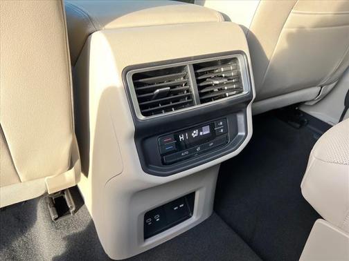 2025 Volkswagen Atlas 2.0T SE w/Technology 4MOTION