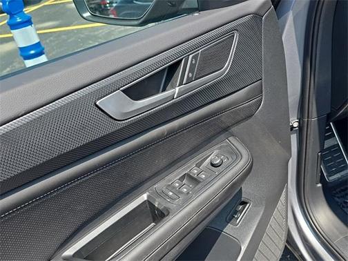 2025 Volkswagen Atlas Cross Sport 2.0T SEL