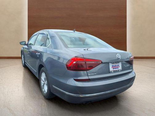 Platinum Gray Metallic 2017 Volkswagen Passat 1.8T S