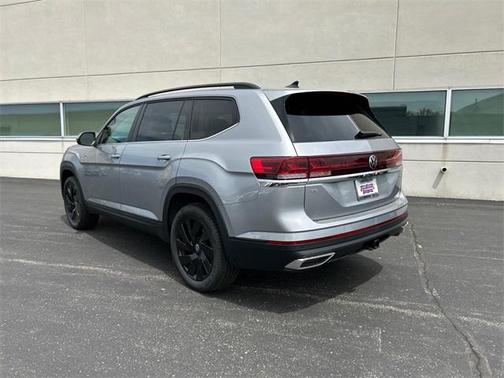 2025 Volkswagen Atlas 2.0T SE w/Technology 4MOTION