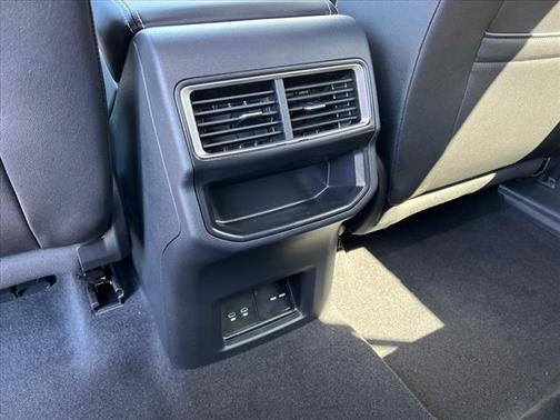 2025 Volkswagen Atlas Cross Sport 2.0T SE w/Technology 4MOTION