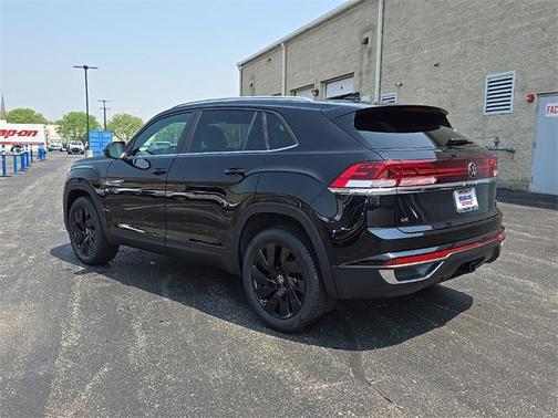 2025 Volkswagen Atlas Cross Sport 2.0T SE w/Technology 4MOTION