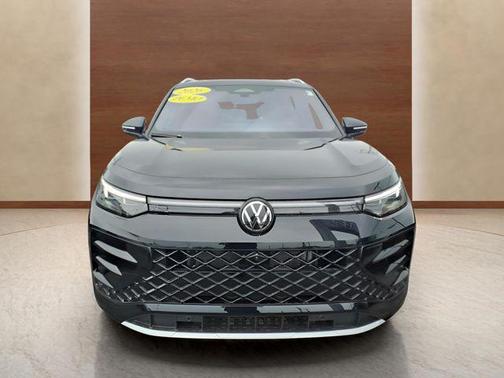 deep black pearl 2026 Volkswagen Tiguan 2.0T SEL R-Line 4MOTION