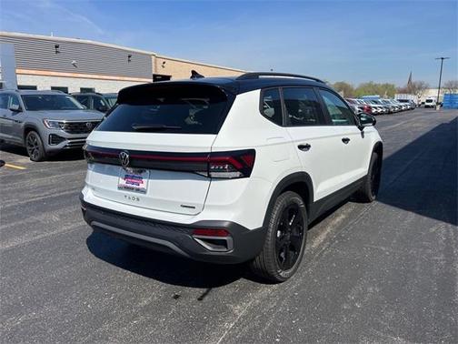 2025 Volkswagen Taos 1.5T SE Black