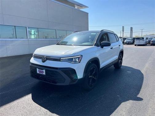 2025 Volkswagen Taos 1.5T SE Black