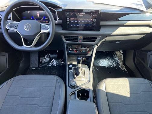 2025 Volkswagen Taos 1.5T SE Black