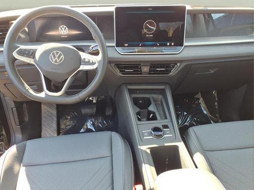 deep black pearl 2026 Volkswagen Tiguan 2.0T SE 4MOTION