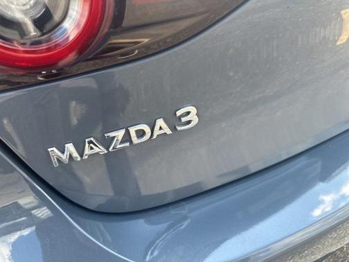 2022 Mazda Mazda3 FWD w/Premium Package