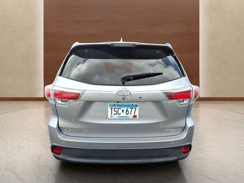 Silver Sky Metallic 2016 Toyota Highlander XLE