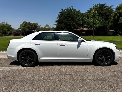 2022 Chrysler 300 S