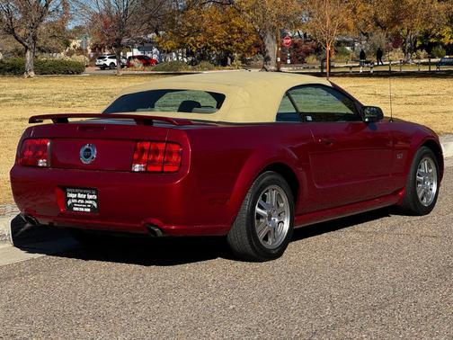 2005 Ford Mustang GT Premium