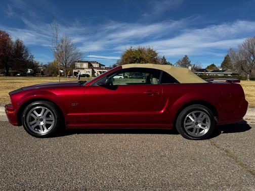 2005 Ford Mustang GT Premium