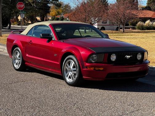 2005 Ford Mustang GT Premium