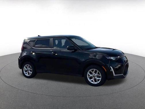 Fusion Black 2025 Kia Soul LX