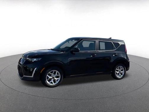 Fusion Black 2025 Kia Soul LX