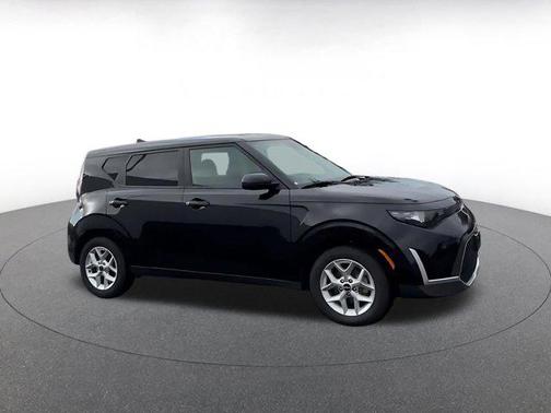 Fusion Black 2025 Kia Soul LX