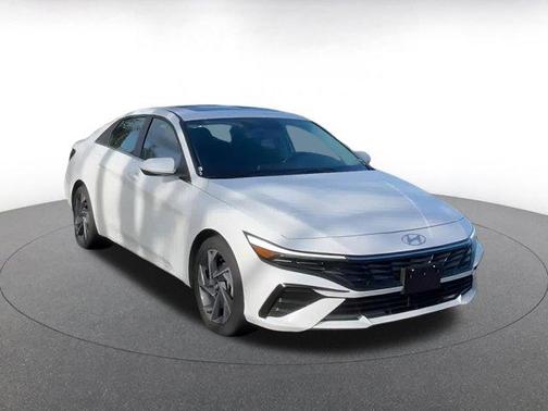 2025 Hyundai ELANTRA SEL