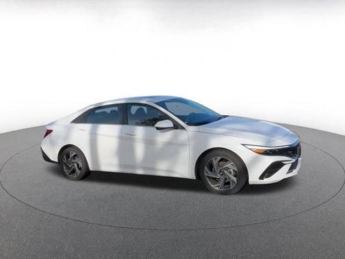 2025 Hyundai ELANTRA SEL