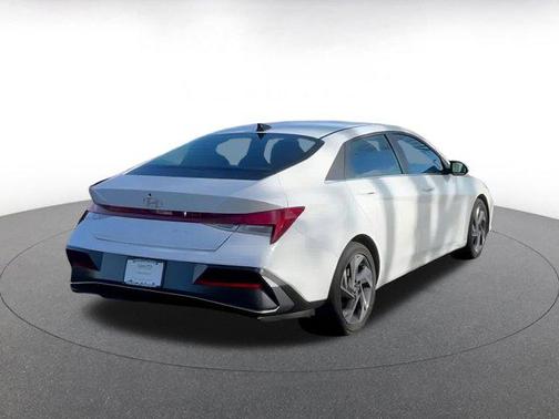 2025 Hyundai ELANTRA SEL