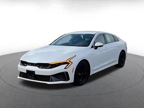 Snow White Pearl 2025 Kia K5 LXS