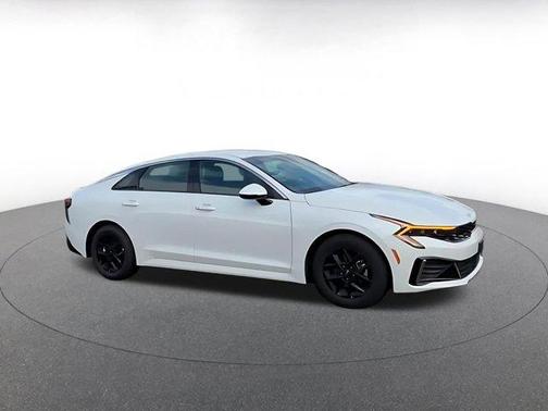 Snow White Pearl 2025 Kia K5 LXS