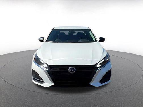 Glacier White 2025 Nissan Altima SV FWD