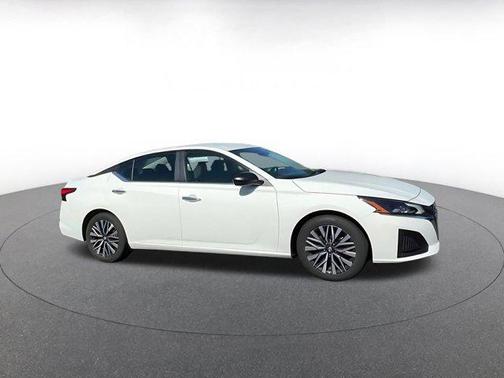 Glacier White 2025 Nissan Altima SV FWD