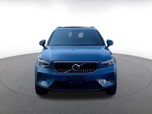 2024 Volvo XC40 CORE