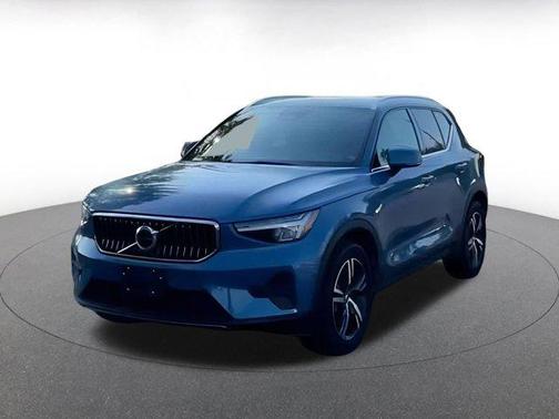 2024 Volvo XC40 CORE