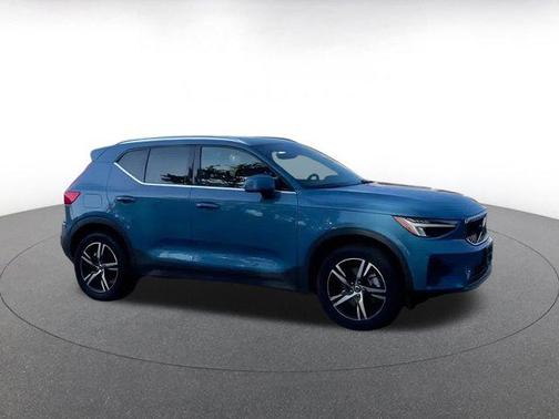 2024 Volvo XC40 CORE