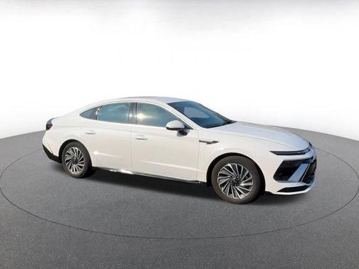 2024 Hyundai SONATA Hybrid SE