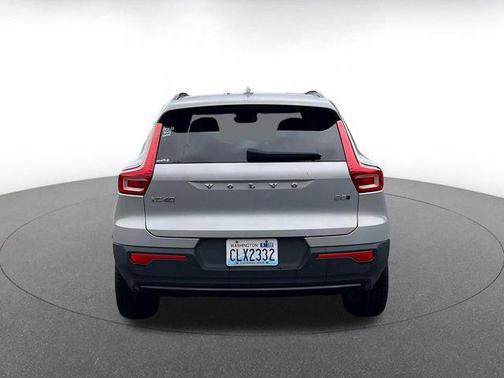 2024 Volvo XC40 CORE