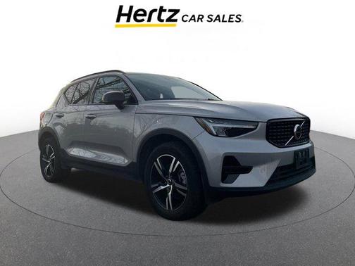 2024 Volvo XC40 CORE