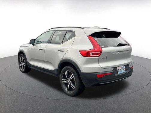 2024 Volvo XC40 CORE