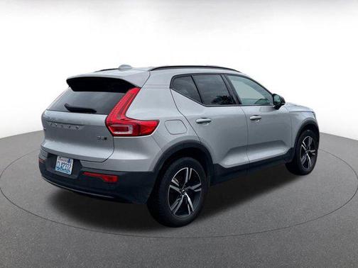 2024 Volvo XC40 CORE