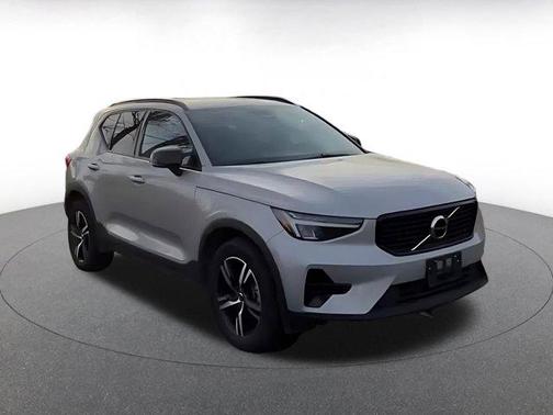 2024 Volvo XC40 CORE