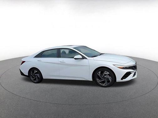 2025 Hyundai ELANTRA SEL