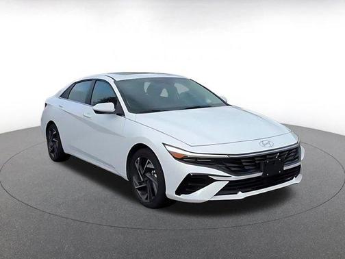 2025 Hyundai ELANTRA SEL